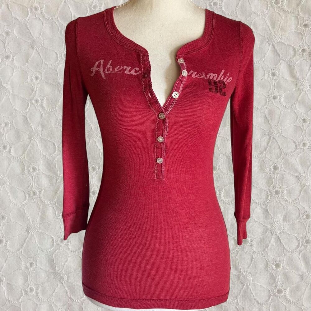 Vintage Y2K Abercrombie & Fitch Red Henley 3/4” Sleeve Babydoll Shirt